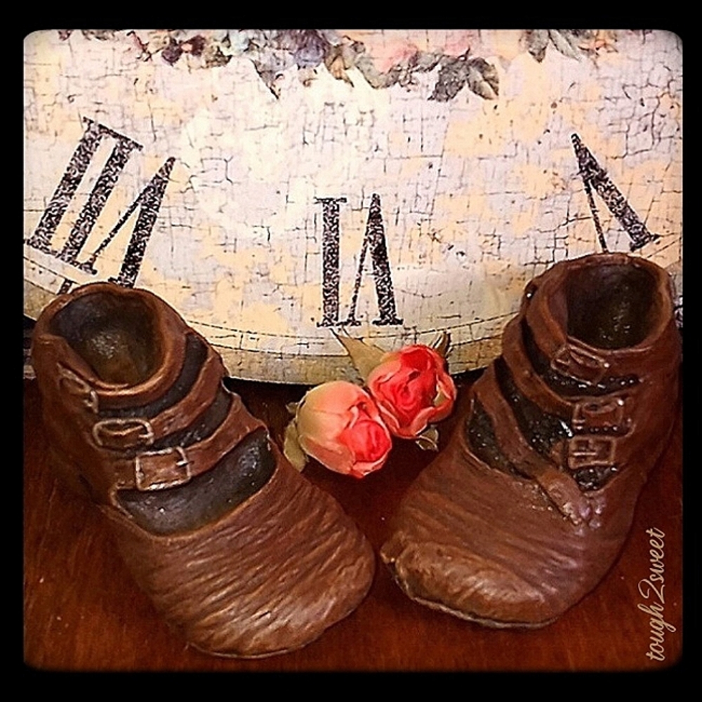 VINTAGE SET OF HEAVY RESIN BROWN BABY SHOES~HANDED DOWN FROM MY MOM'S COLLECTION